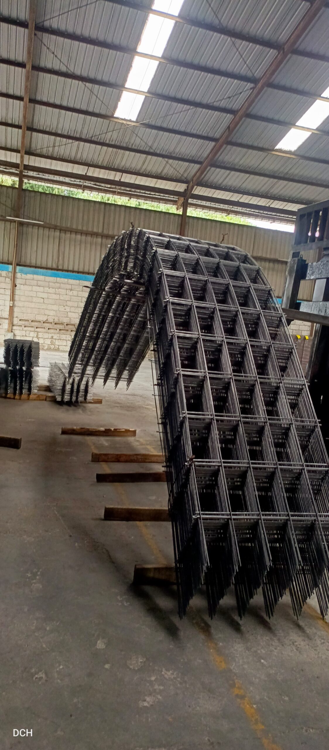 Reinforced steel mesh frame